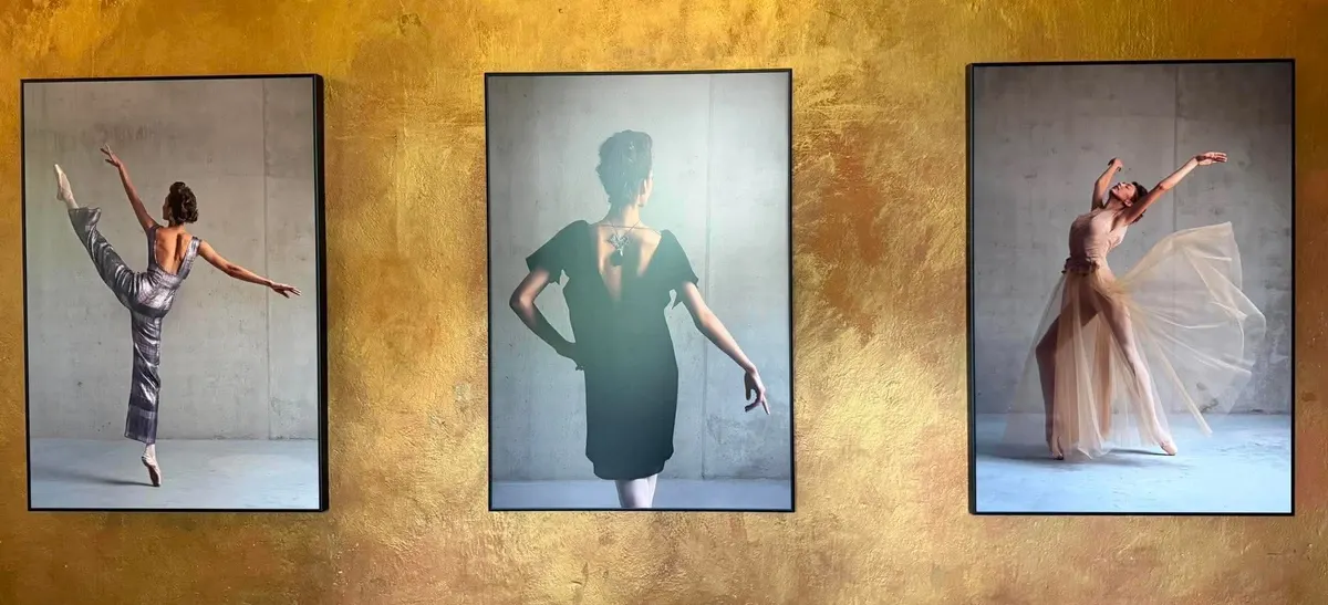 Olga Makina moefotode näitus Laitse lossi saalis