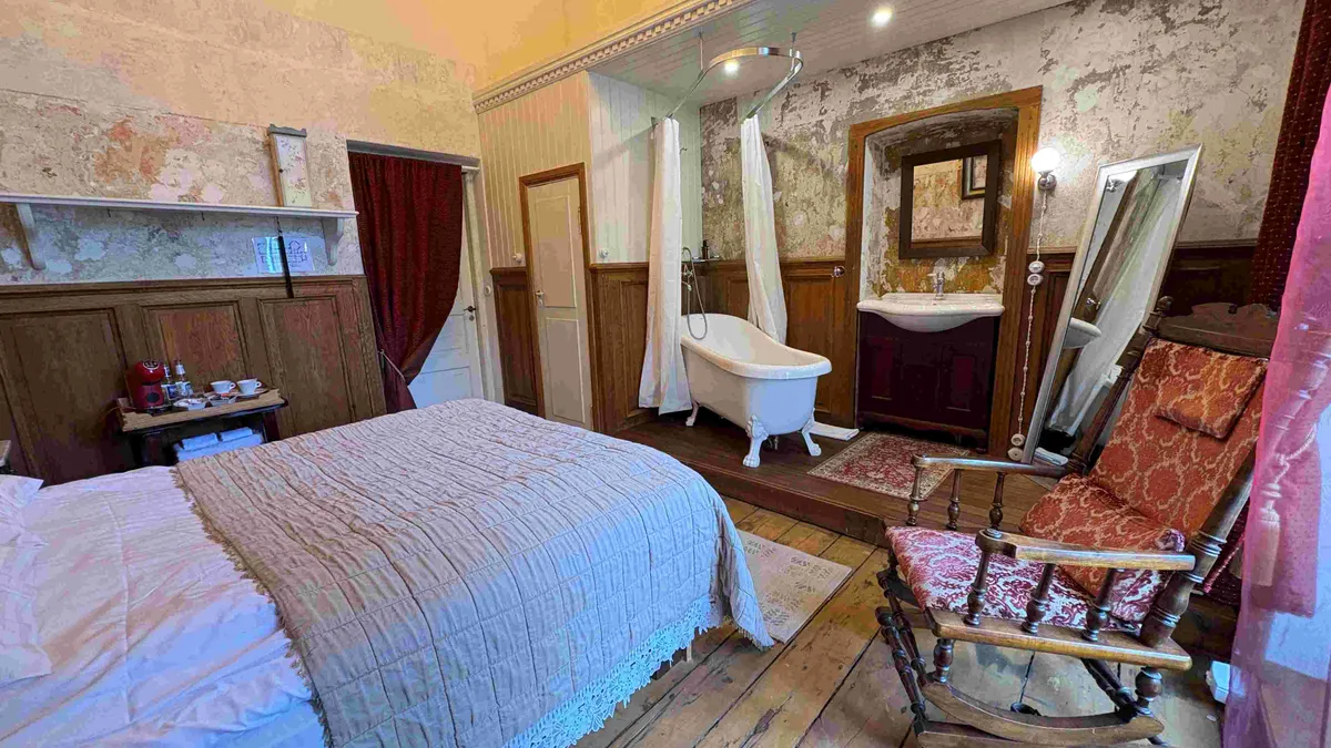 Young Master guest room
