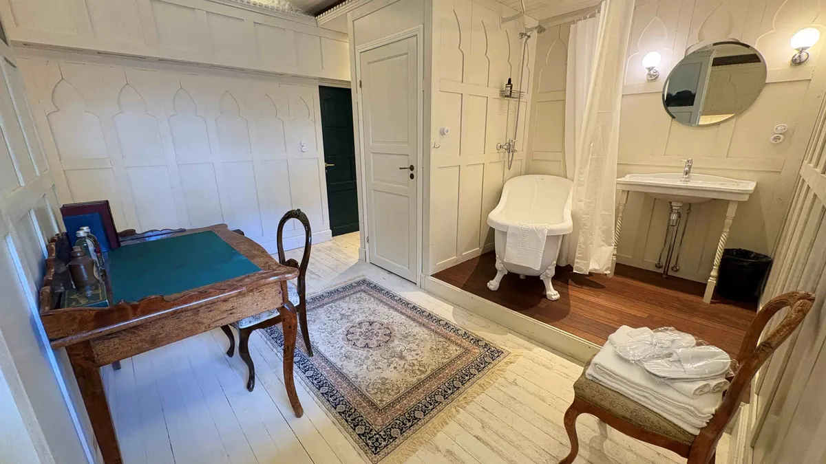 Pastor guest room