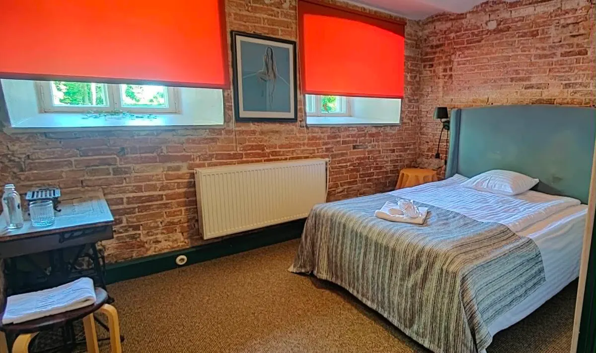Lady's Companion guest room