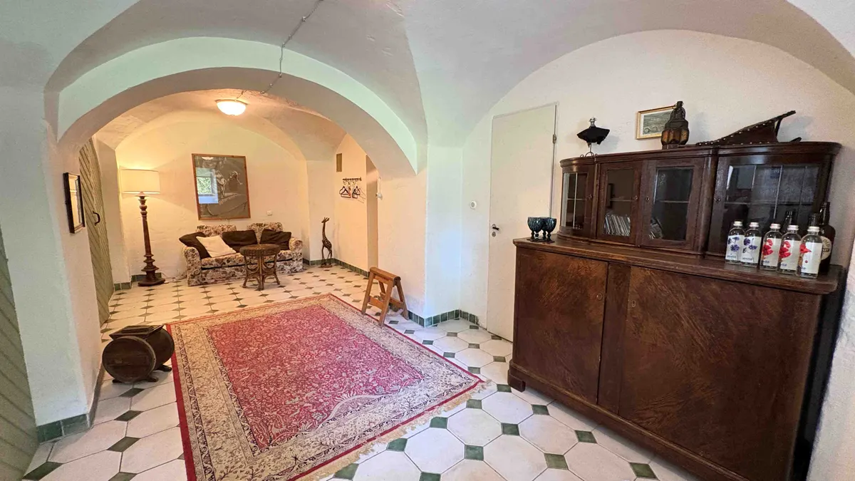 Stable Master guest room