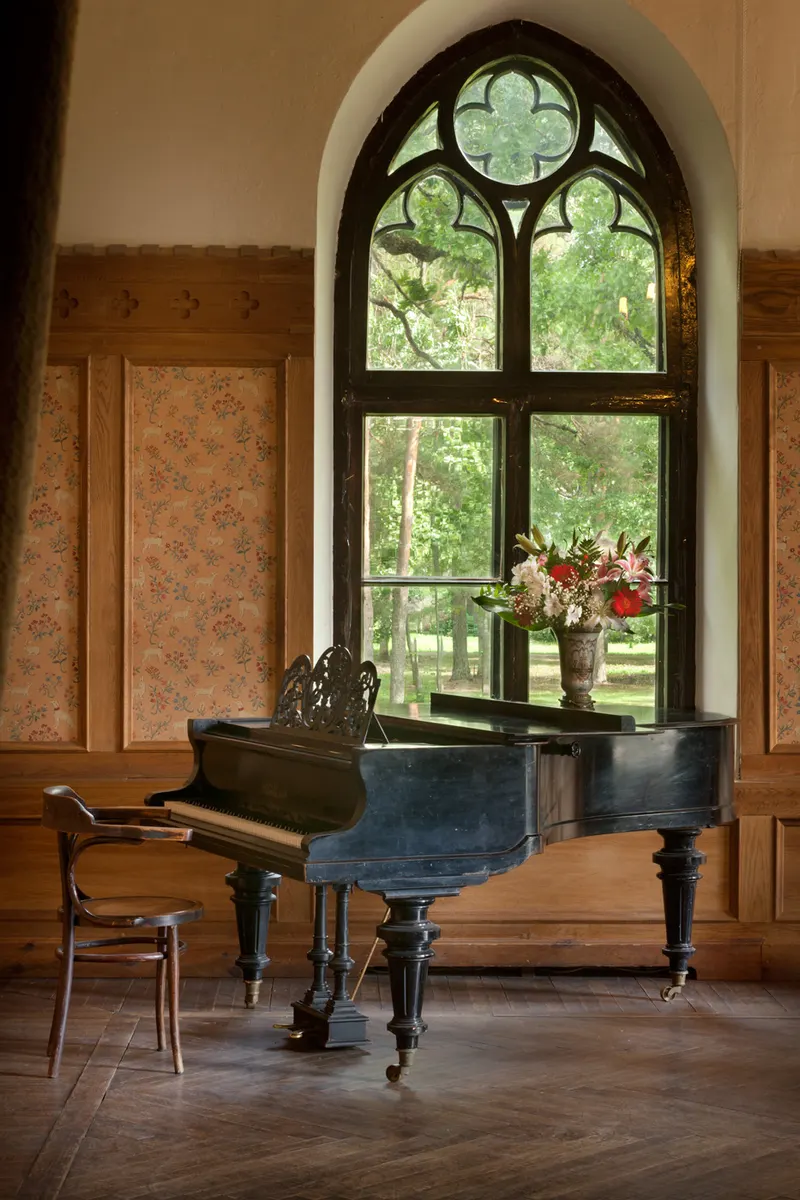 Piano salon