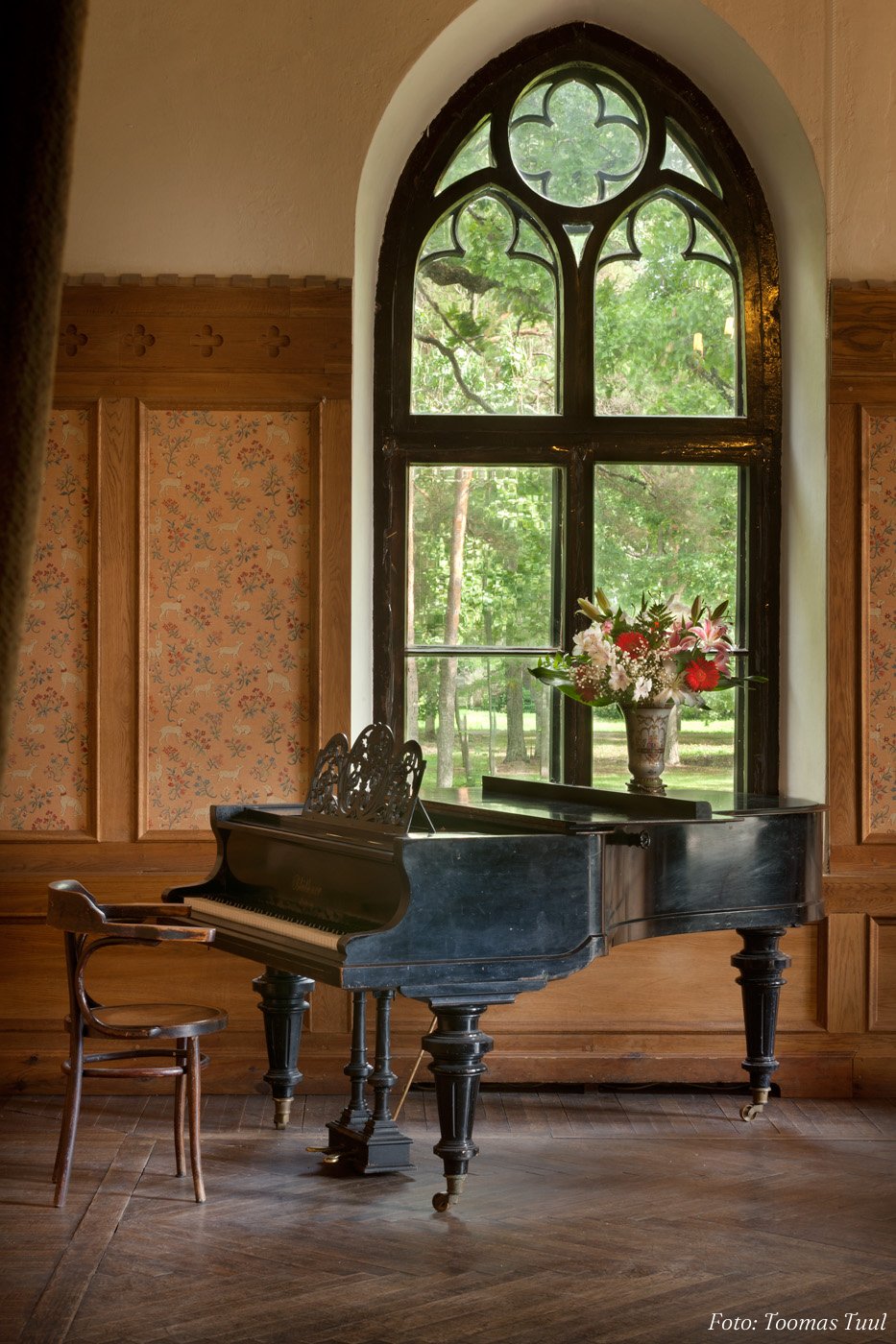 Salon with piano